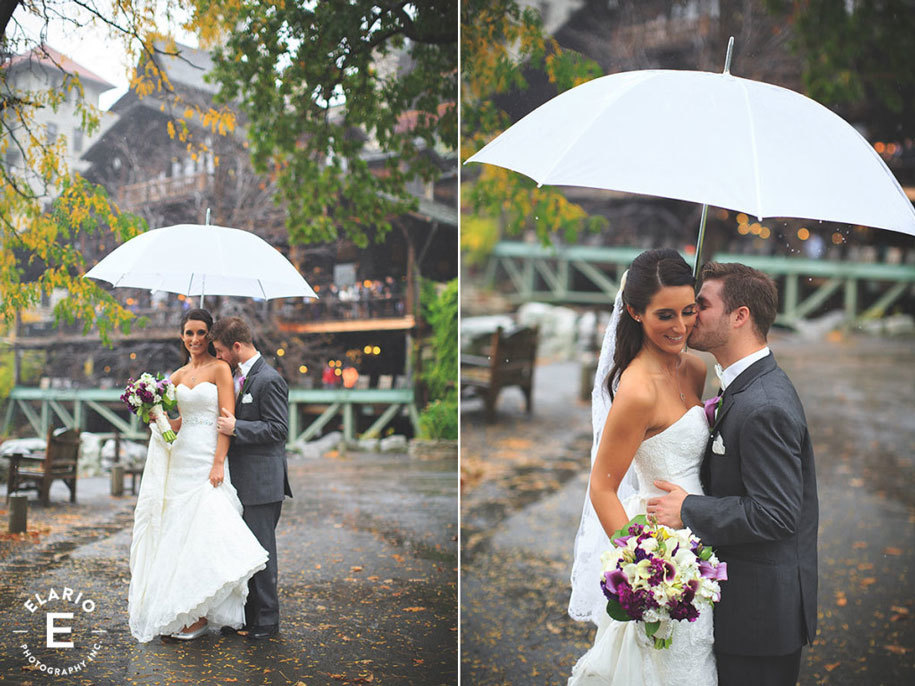 Невеста с женихом под дождем